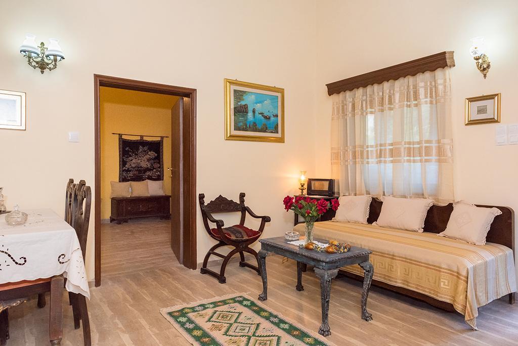 Feakia Villa *